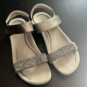 GORGEOUS never worn Aetrex blinged sandals Sz 10